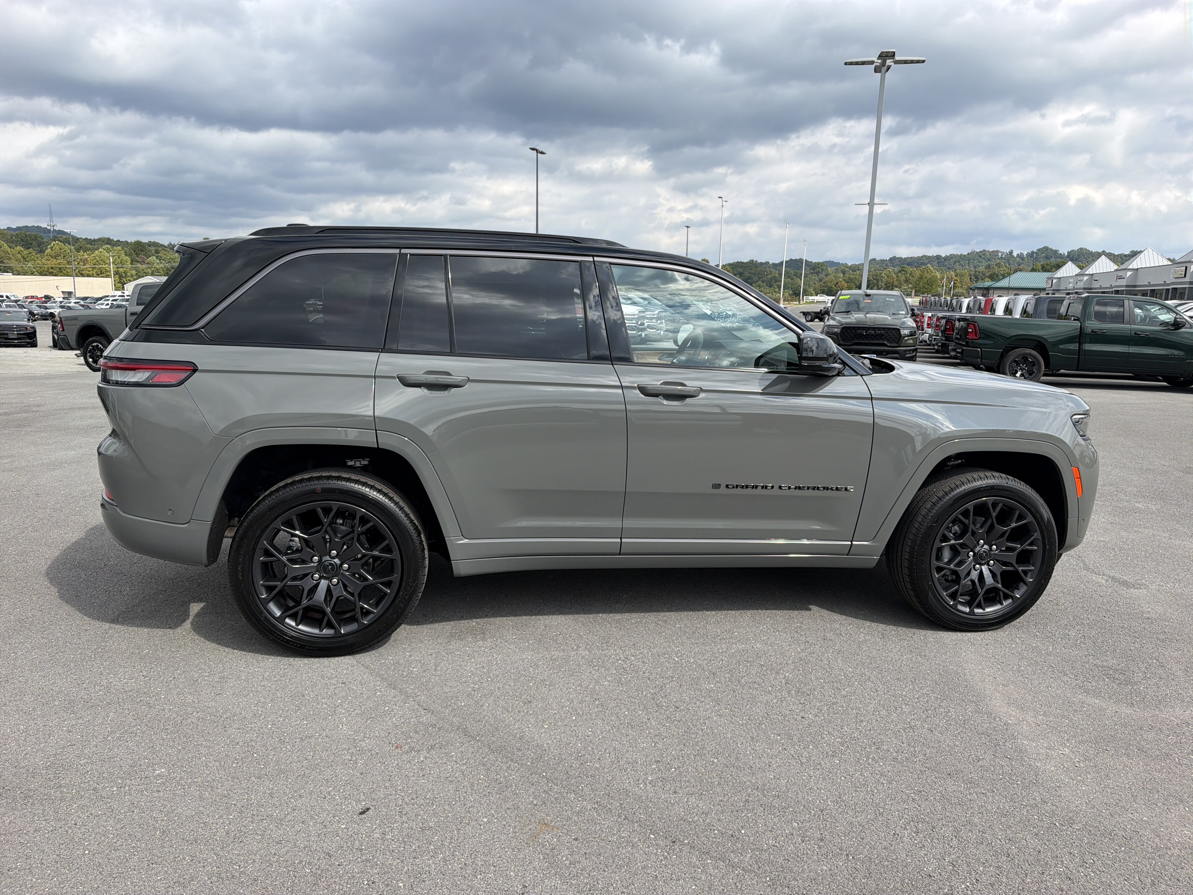 New 2027 Jeep Grand Cherokee Summit AWD/4WD image 5