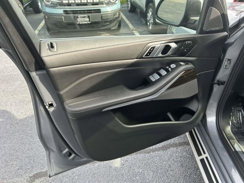 Used 2024 BMW X7 xDrive40i w/ Premium Package image 19