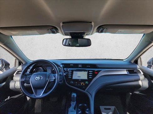 Used 2020 Toyota Camry SE image 18