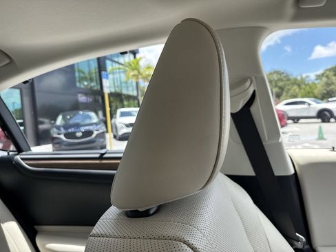 Used 2024 Lexus ES 300h Ultra Luxury w/ Accessory Package (Z2) FWD image 20