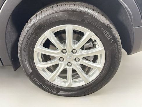 Used 2023 Cadillac XT4 Luxury w/ Cold Weather Package AWD/4WD image 31