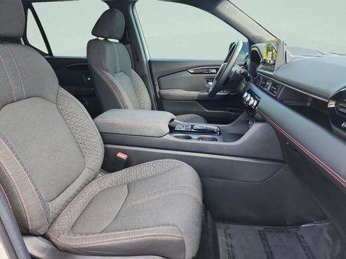 Used 2025 Honda Pilot Sport image 18