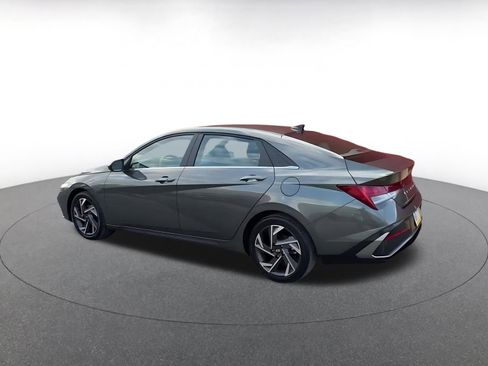 Used 2025 Hyundai Elantra SEL image 10