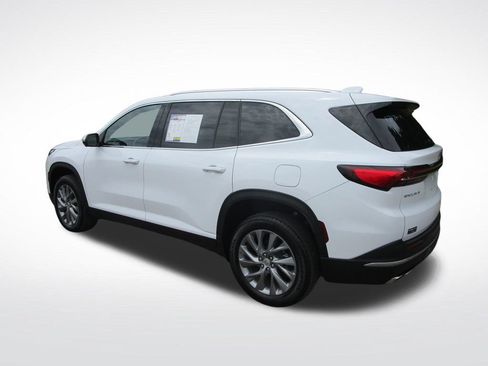 Used 2025 Buick Enclave Preferred FWD image 4