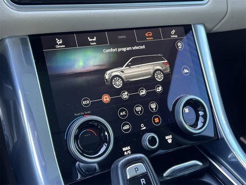 Used 2020 Land Rover Range Rover Sport HSE image 32