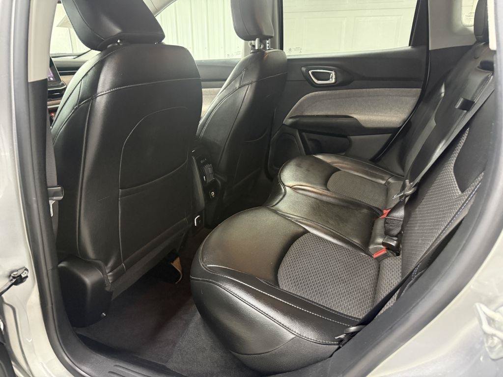 Used 2022 Jeep Compass Latitude FWD image 21