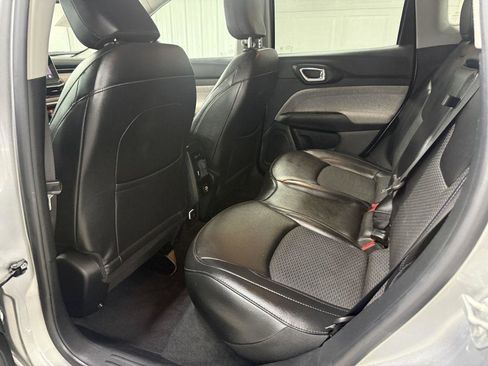 Used 2022 Jeep Compass Latitude FWD image 21