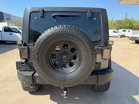 Used 2018 Jeep Wrangler Unlimited Sport w/ Connectivity Group image 4
