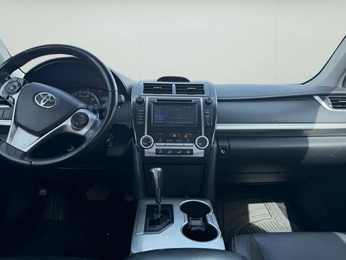 Used 2014 Toyota Camry SE FWD image 10