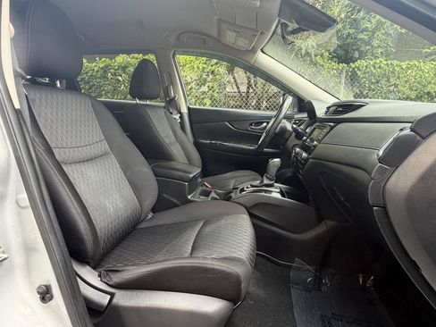Used 2019 Nissan Rogue S w/ Special Edition Package FWD image 18