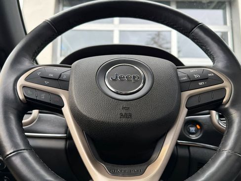 Used 2015 Jeep Grand Cherokee Limited w/ Luxury Group II image 26