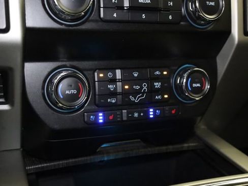 Used 2021 Ford F250 Lariat w/ Lariat Value Package AWD/4WD image 26