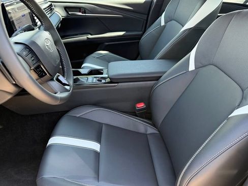 Used 2026 Toyota Camry SE w/ Convenience Package FWD image 9
