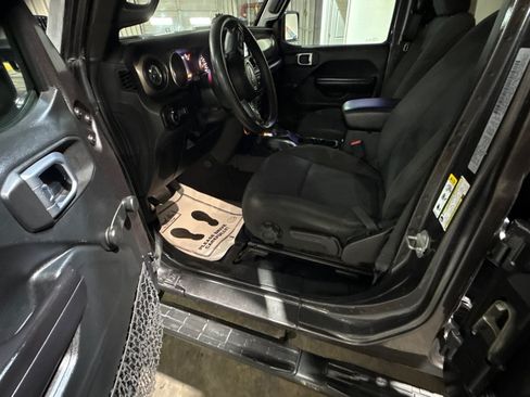 Used 2018 Jeep Wrangler Unlimited Sport AWD/4WD image 7