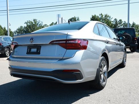 Used 2022 Volkswagen Jetta SE FWD image 6