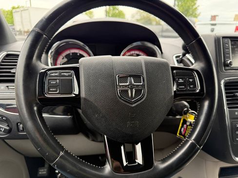 Used 2019 Dodge Grand Caravan SXT FWD image 12