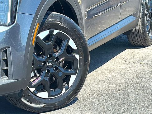 Used 2024 Kia Sorento S image 3