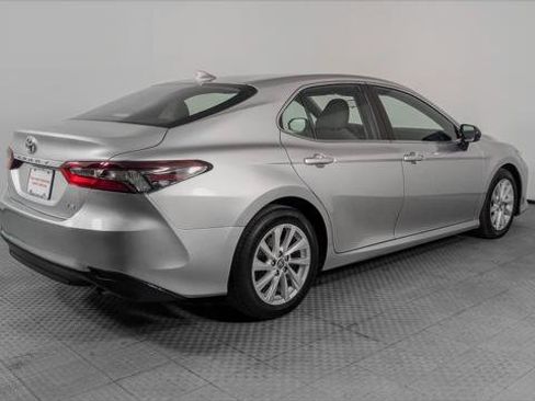 Used 2021 Toyota Camry LE FWD image 6