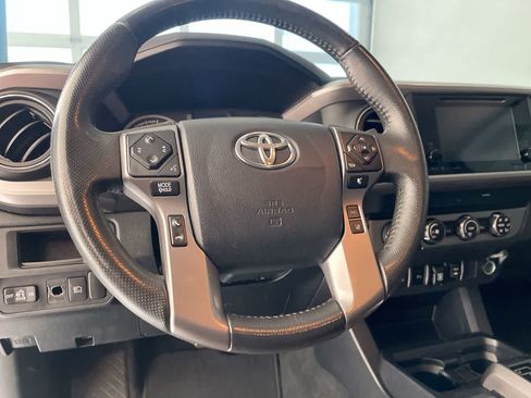 Used 2019 Toyota Tacoma SR5 AWD/4WD image 14
