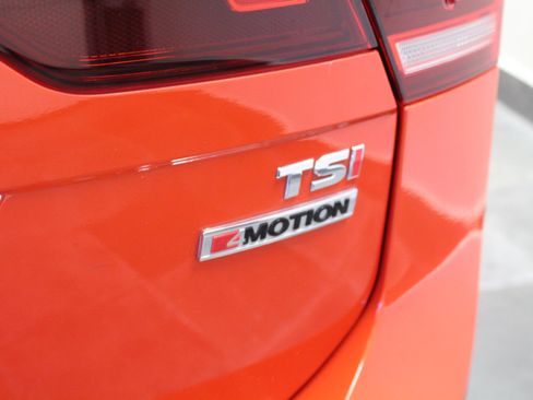 Used 2018 Volkswagen Tiguan SE w/ Panoramic Sunroof Package image 31