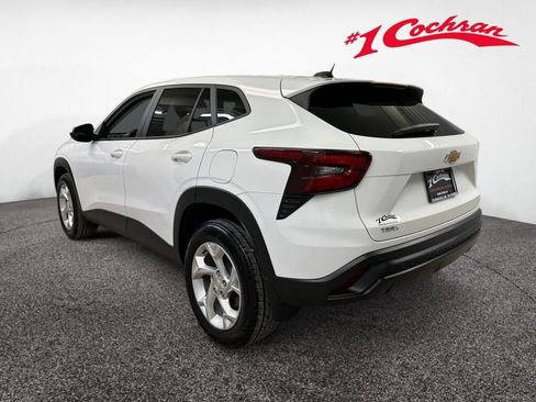 Certified 2024 Chevrolet Trax LS w/ LS Convenience Package image 18