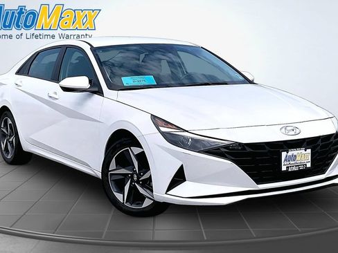 Used 2023 Hyundai Elantra SEL w/ Convenience Package FWD image 3