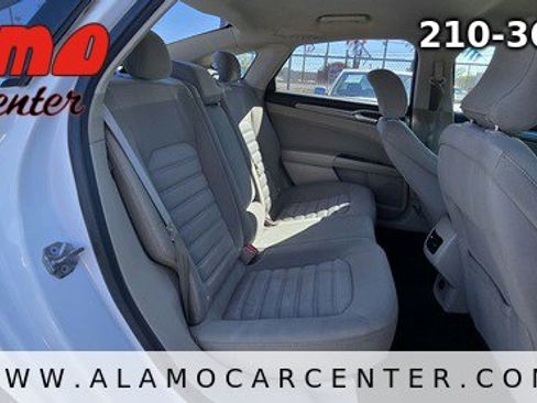 Used 2017 Ford Fusion SE image 22