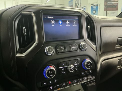 Used 2022 GMC Sierra 2500 AT4 w/ AT4 Preferred Package AWD/4WD image 19