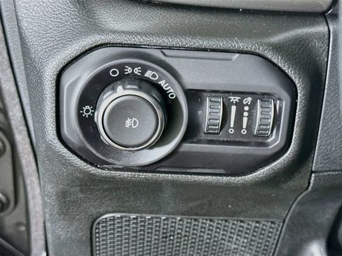 Used 2018 Jeep Wrangler Unlimited Sahara AWD/4WD image 18