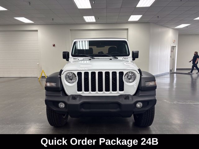 Used 2021 Jeep Gladiator Sport w/ Trailer Tow Package AWD/4WD image 2