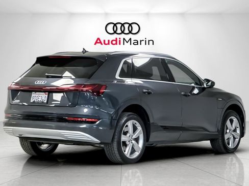Used 2019 Audi e-tron Prestige w/ Prestige Package image 5