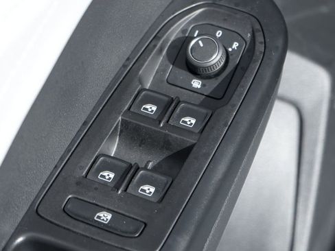 Used 2025 Volkswagen Taos SEL AWD/4WD image 15
