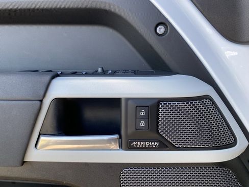 Used 2023 Land Rover Defender 110 X-Dynamic SE image 23