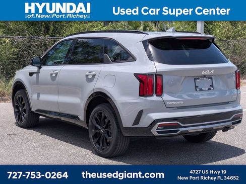 Used 2023 Kia Sorento SX AWD/4WD image 3