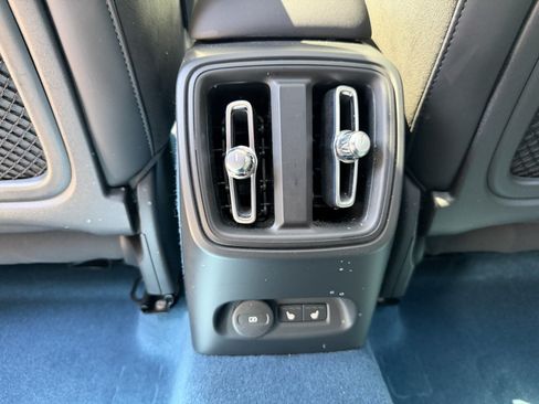 Used 2023 Volvo C40 P8 Recharge Ultimate AWD/4WD image 36