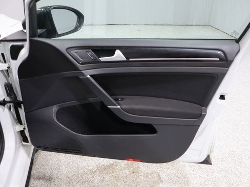 Used 2017 Volkswagen Golf S image 20