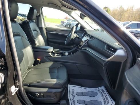 Used 2023 Jeep Grand Cherokee Limited AWD/4WD image 23