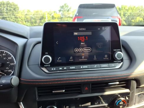 Certified 2025 Nissan Rogue SV AWD/4WD image 11