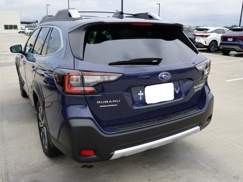 Used 2025 Subaru Outback Touring AWD/4WD image 6