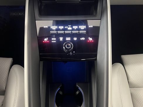 Certified 2024 Porsche Macan 4 Electric image 36