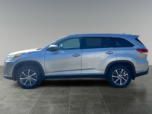Used 2019 Toyota Highlander XLE AWD/4WD image 5