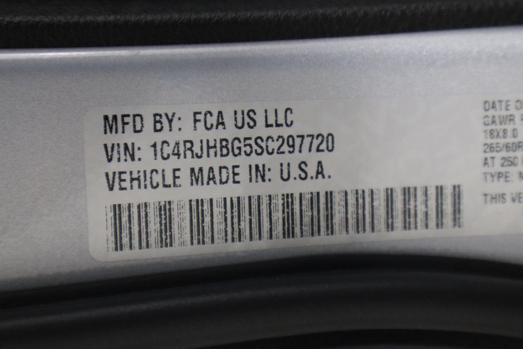 Used 2025 Jeep Grand Cherokee Limited AWD/4WD image 49