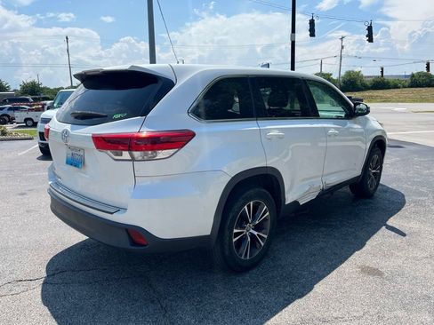Used 2019 Toyota Highlander LE w/ Carpet Mat Package (TMS) FWD image 3