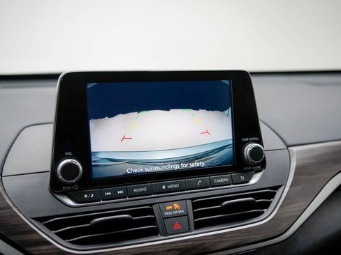 Used 2024 Nissan Altima 2.5 SV image 4