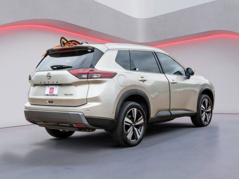 Used 2024 Nissan Rogue SL AWD/4WD image 5