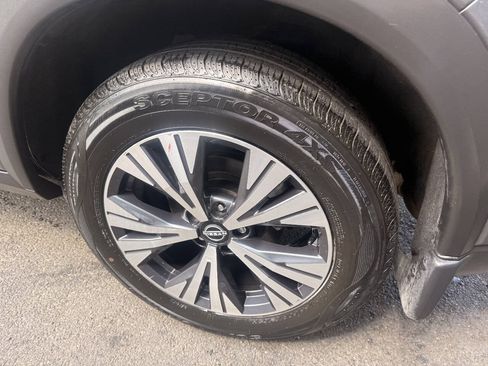 Used 2022 Nissan Rogue SV FWD image 8