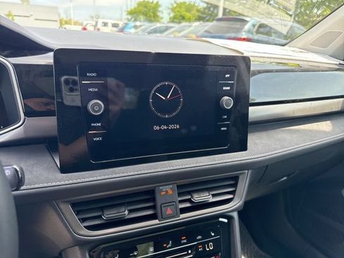 New 2026 Volkswagen Taos SE AWD/4WD image 11