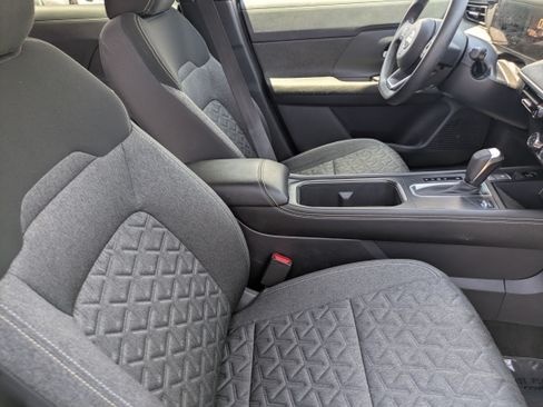 Used 2025 Nissan Kicks SV AWD/4WD image 12