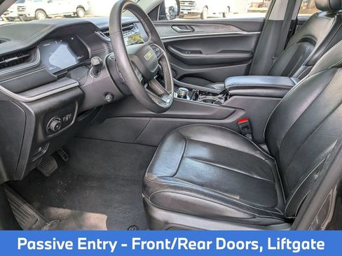 Used 2023 Jeep Grand Cherokee L Limited w/ Luxury Tech Group II RWD image 17