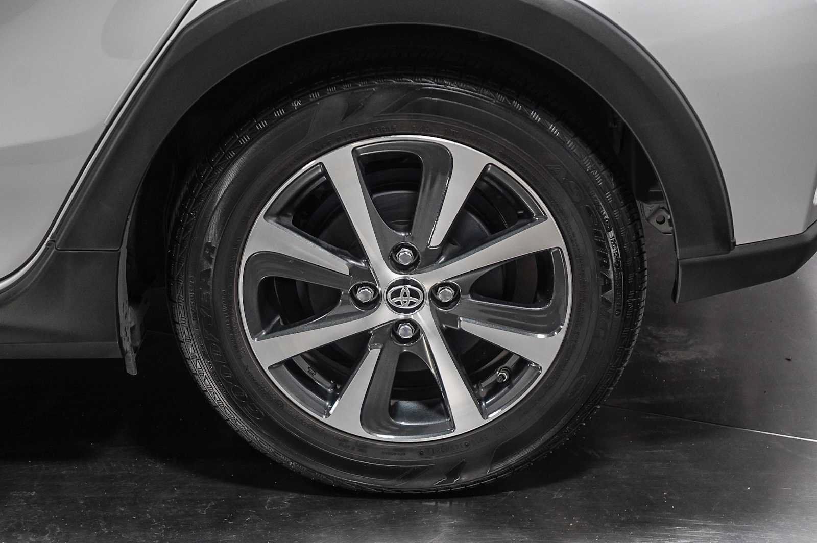 Certified 2019 Toyota Prius C FWD image 11